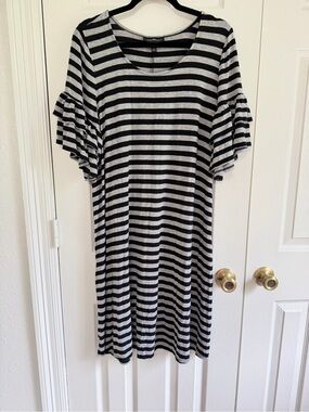 Lane Bryant Womens 14/16 Black Gray Striped Swing Dress Ruffle Flutter Sleeve